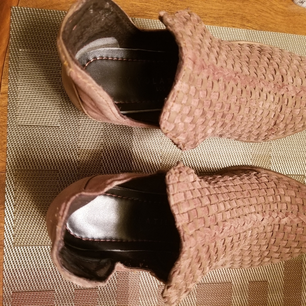 Womens sz 7 bootie